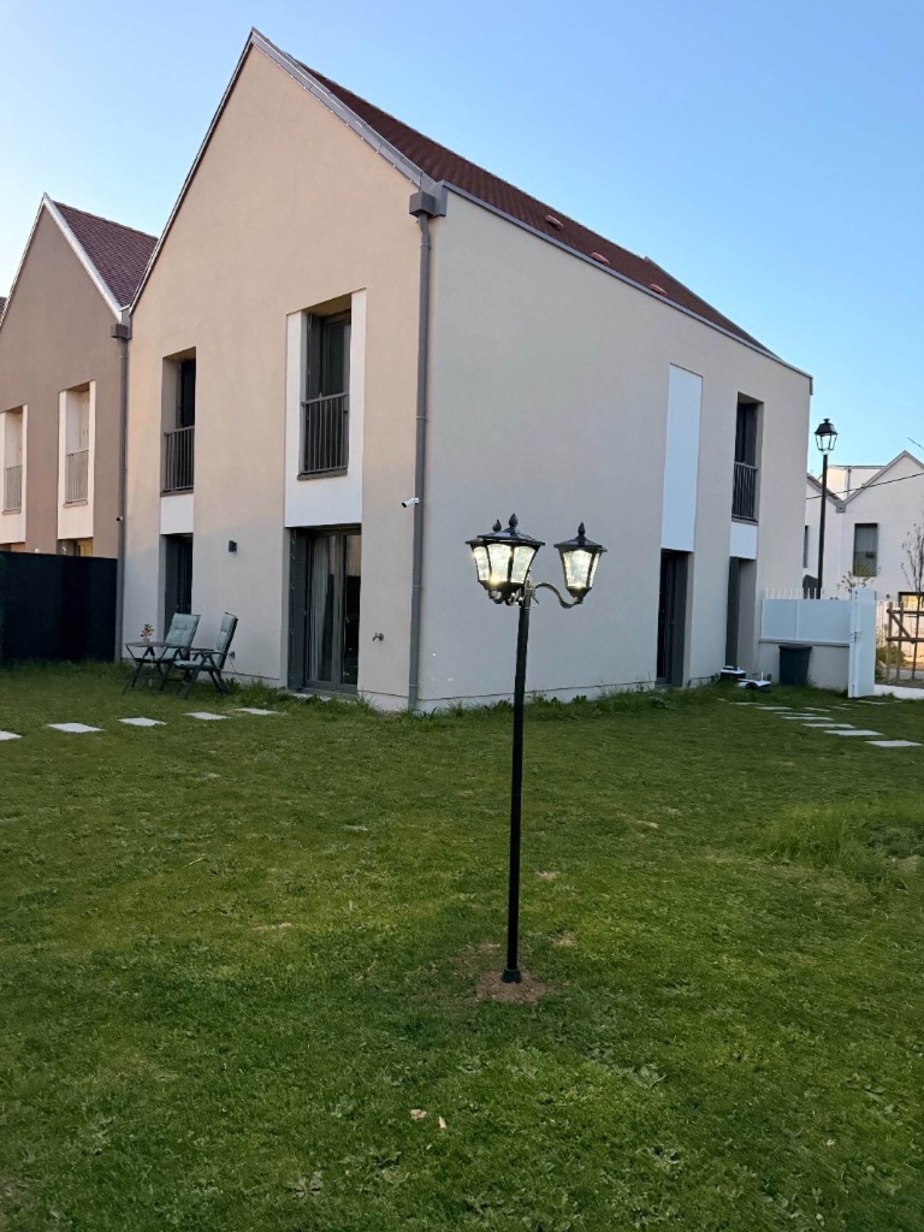 Grande pelouse 300 m², jardin privé près de Disneyland Paris